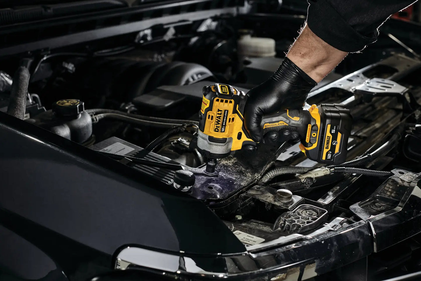 12v MAX 1/2-in. Cordless Impact Wrench Kit